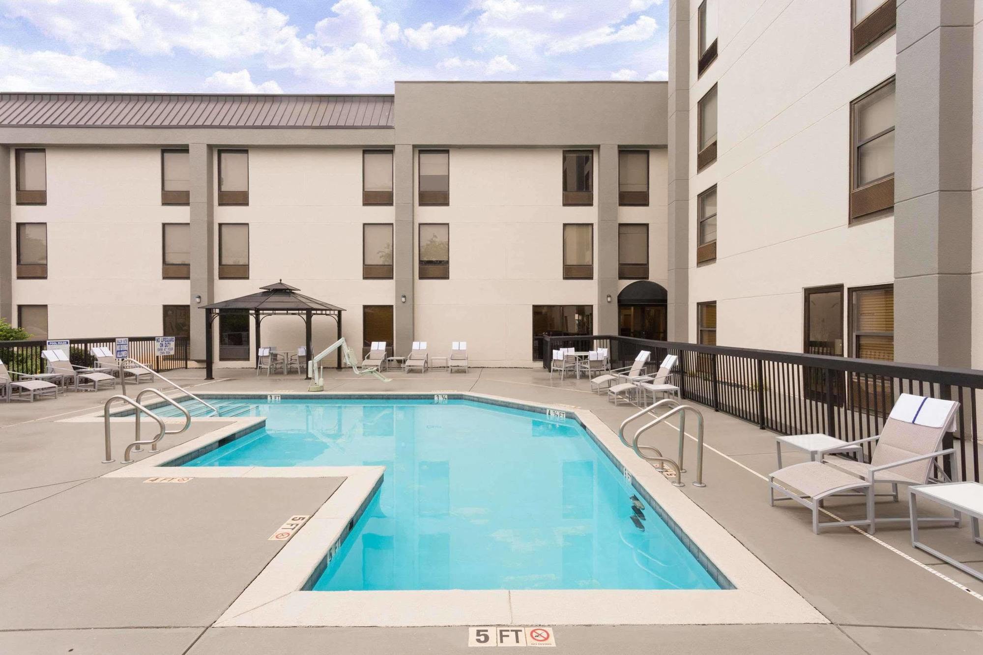 Wyndham Garden Greenville / Spartanburg Airport Eksteriør bilde